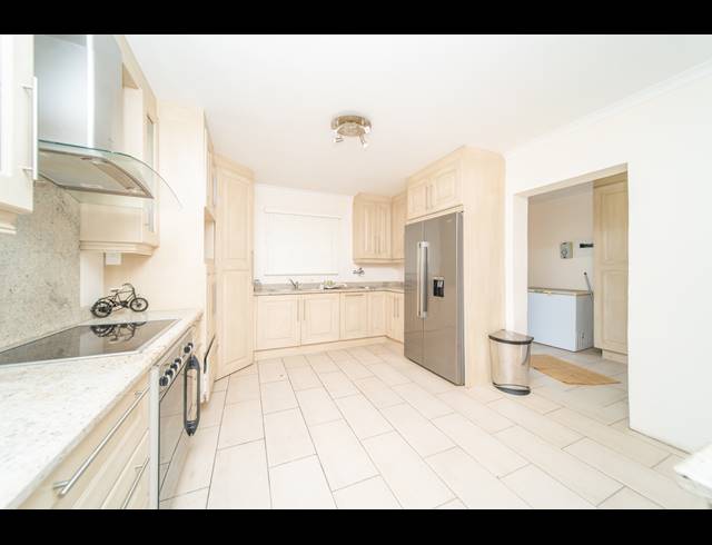 5 BEDROOM FREEHOLD FOR SALE IN COVE ROCK